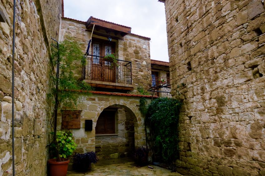 mountain village: choirokoitia