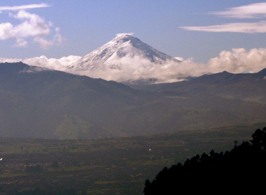 cotopaxi view from road above quito