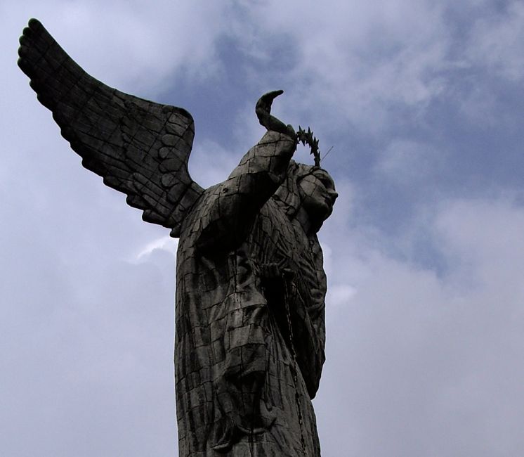 quito - statue of the virgin on el panesillo