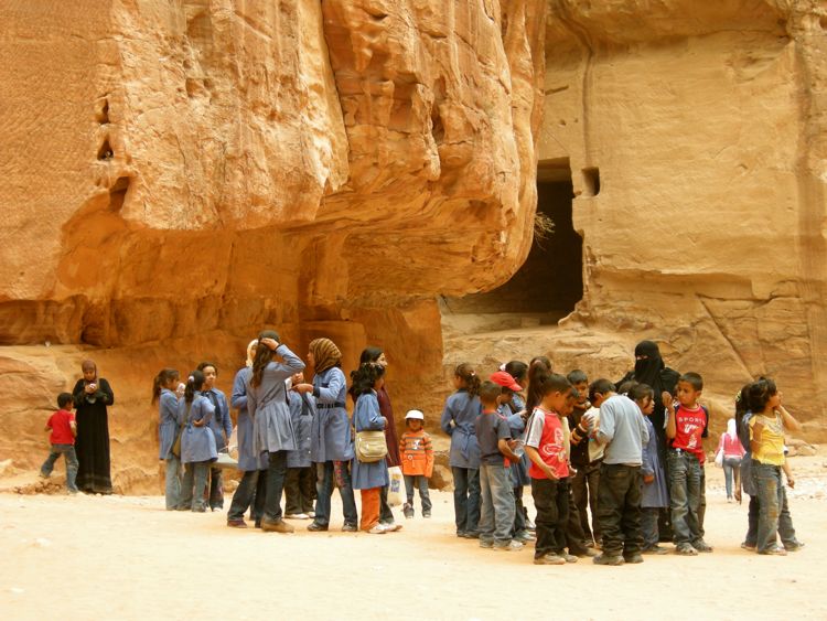 petra - school children at the treasury