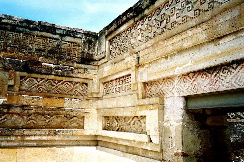 mitla, 2002