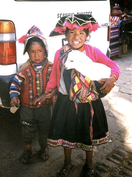 ollantaytambo - children with lama