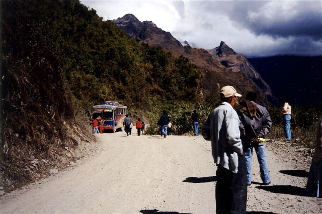 our broken bus on the way to quillabamba
