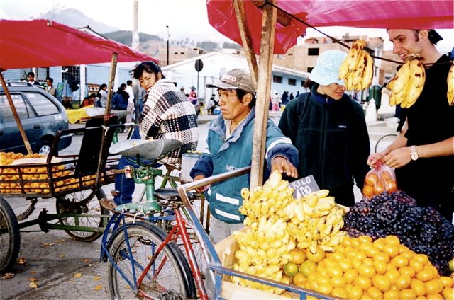 fruit seller in huaraz